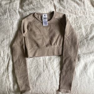 Activewear cropped long sleeve